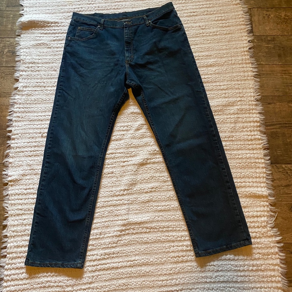 Wrangler Men’s Relaxed Seat &Thigh Fit Flex Dark Denim 38x32Jeans